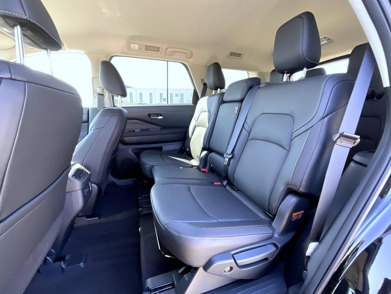 New 2026 Nissan Pathfinder SL AWD/4WD image 19