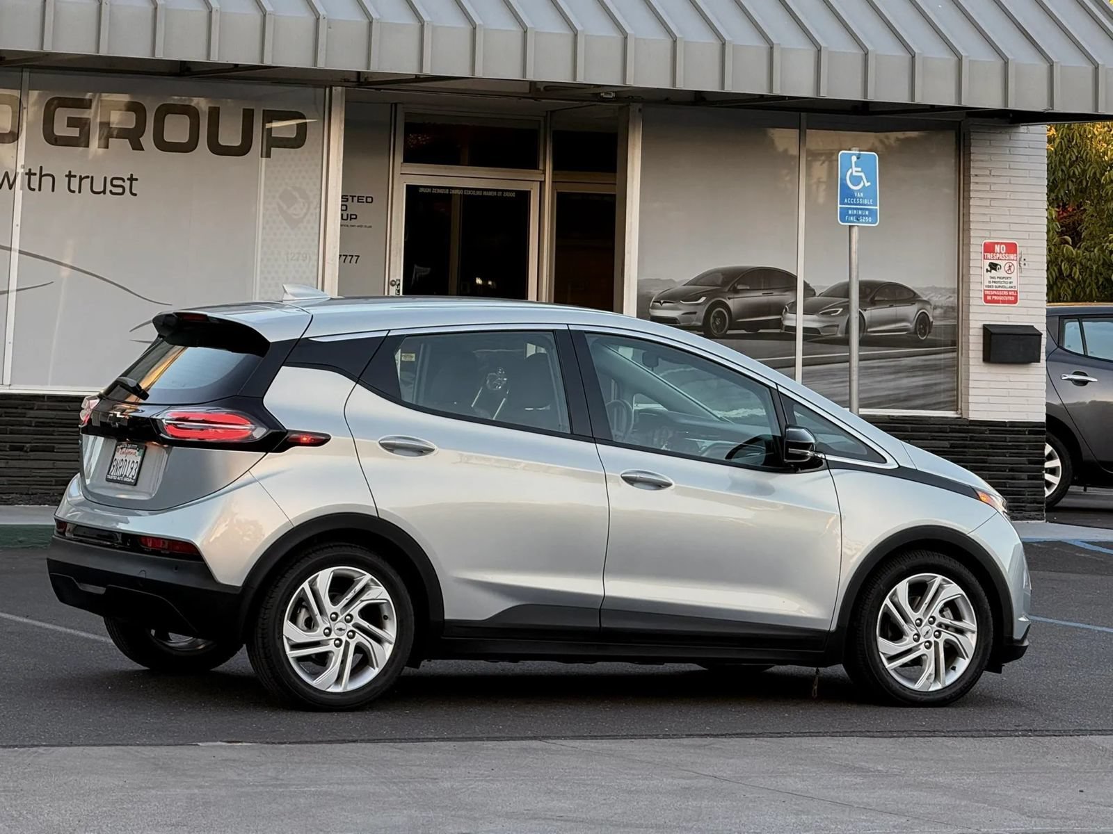 Used 2023 Chevrolet Bolt LT w/ Driver Confidence Package FWD image 8