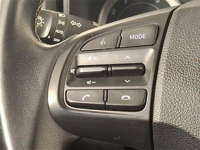 Used 2022 Hyundai Venue Limited image 19