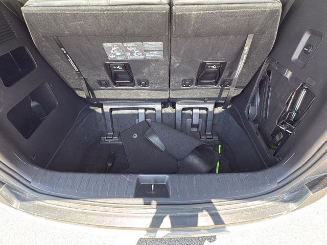 Used 2025 Kia Carnival image 11
