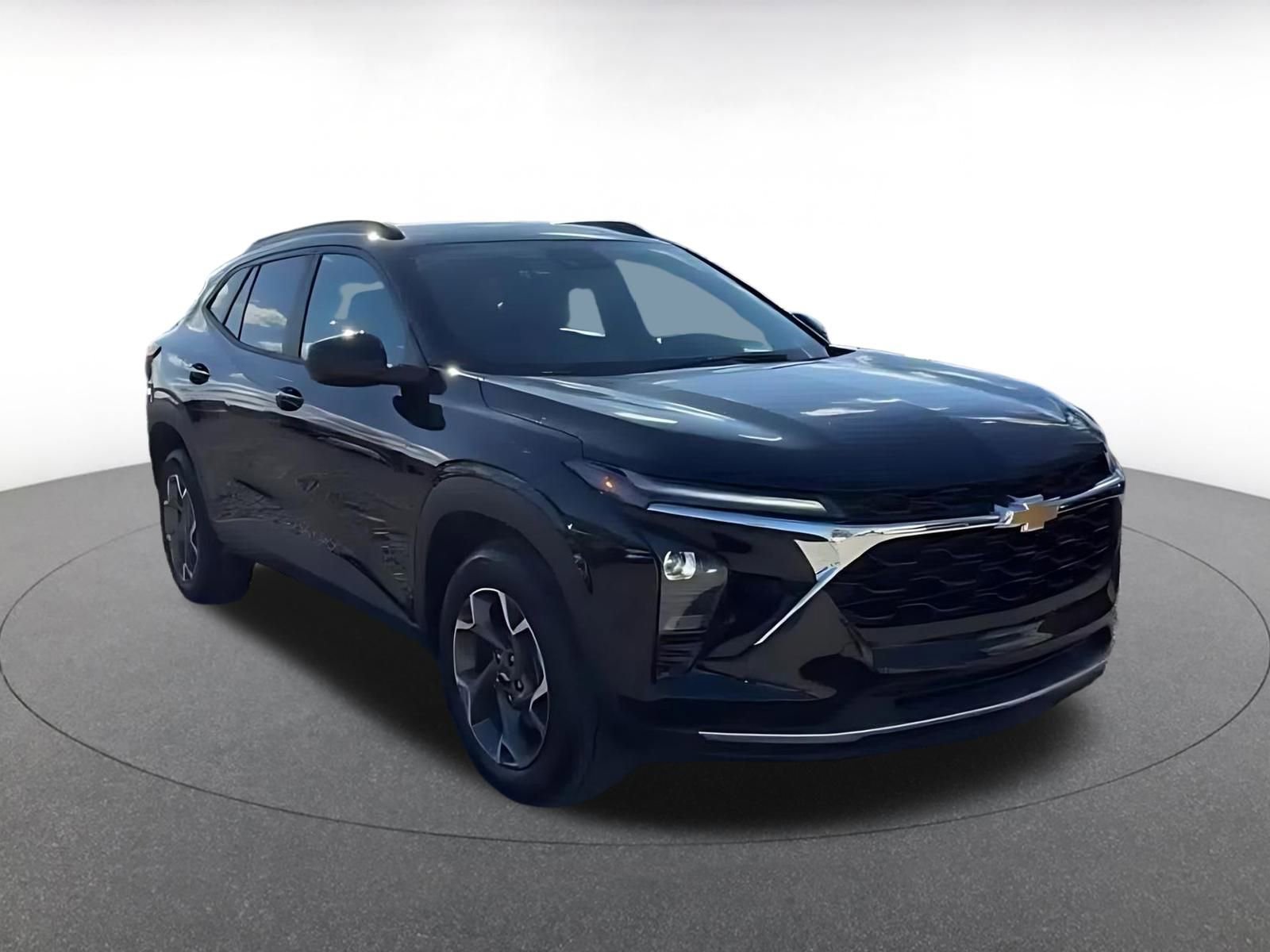 Used 2025 Chevrolet Trax LT w/ LT Convenience Package image 3