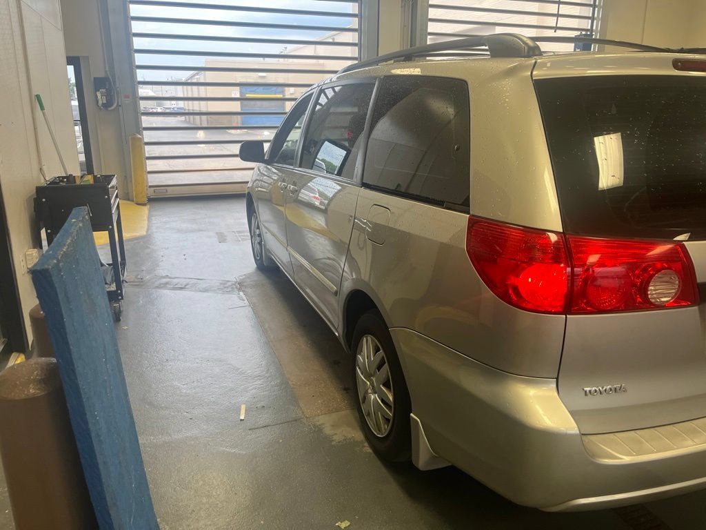 Used 2009 Toyota Sienna CE FWD image 6