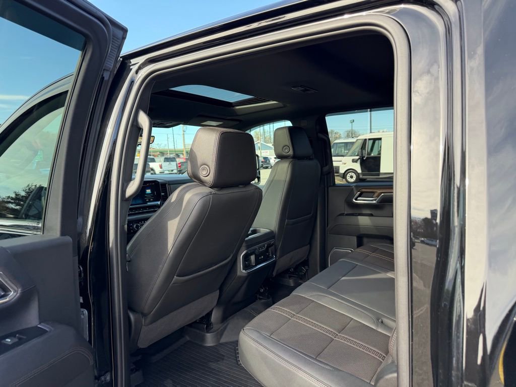 Used 2024 Chevrolet Silverado 2500 High Country w/ Technology Package AWD/4WD image 12