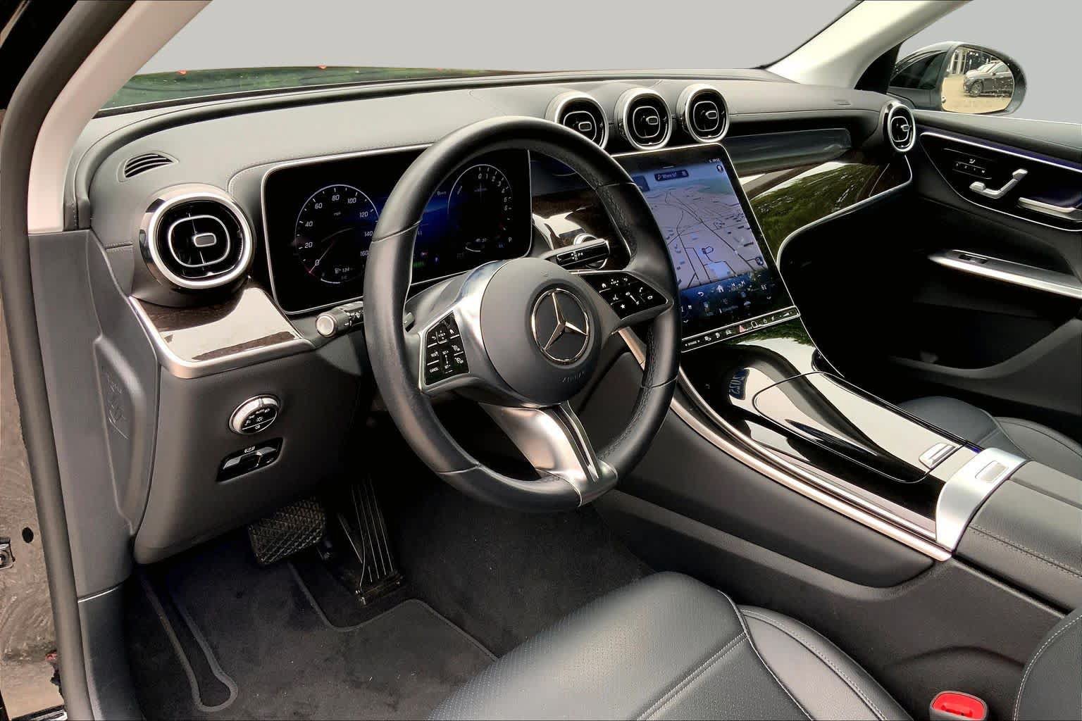 Used 2025 Mercedes-Benz GLC 350e 4MATIC image 18