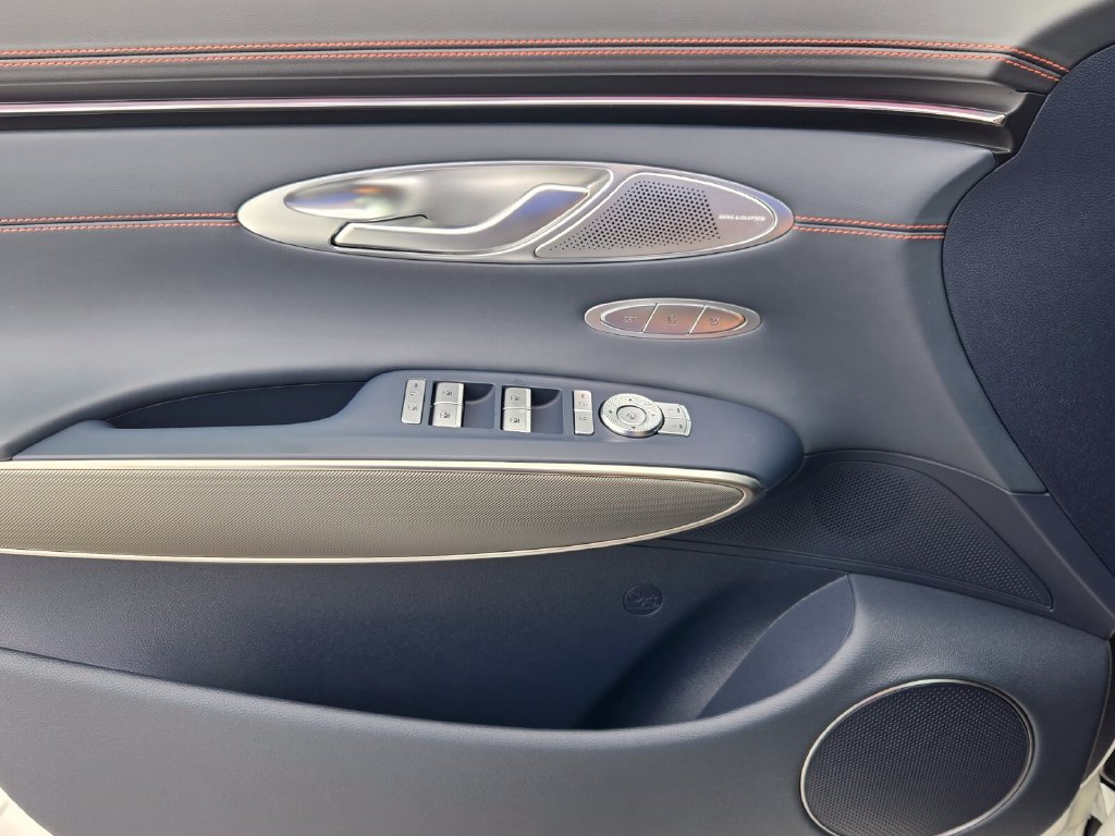 New 2027 Genesis GV70 2.5T Sport Prestige AWD/4WD image 13