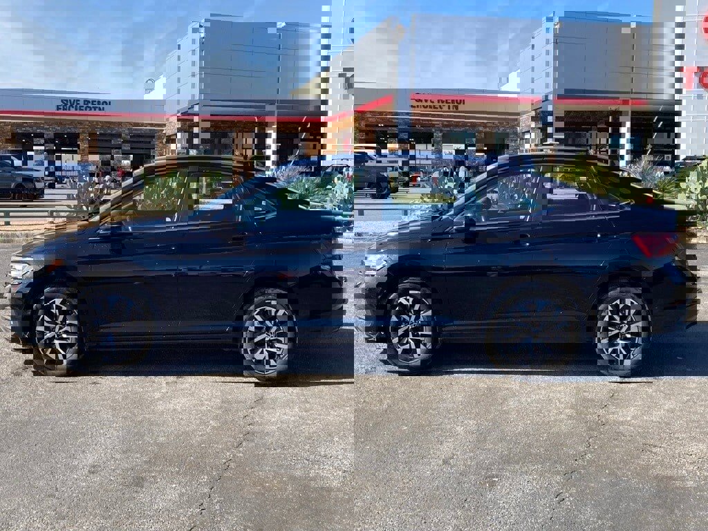 Used 2024 Volkswagen Jetta S image 8