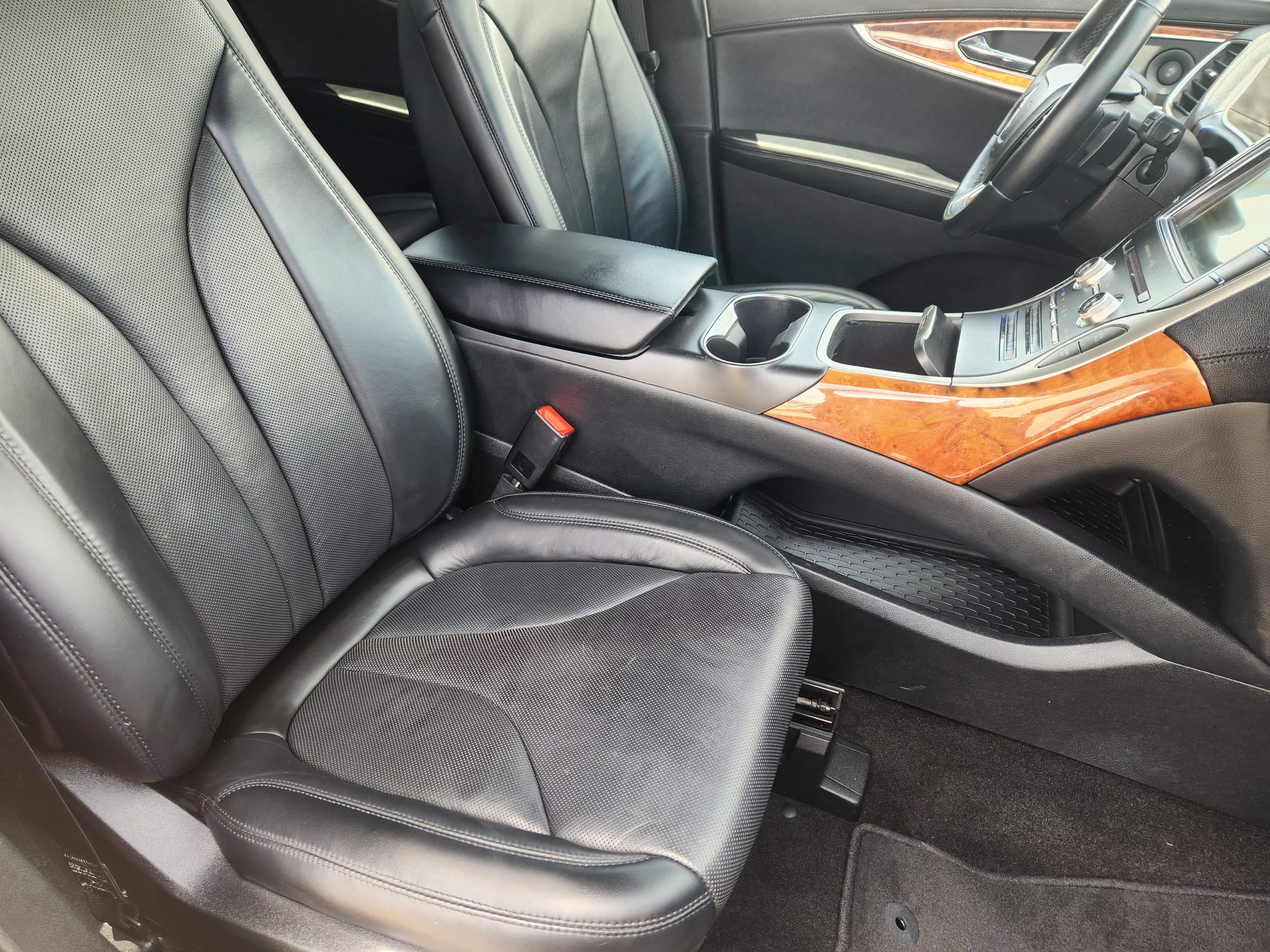 Used 2019 Lincoln Nautilus Reserve FWD image 15