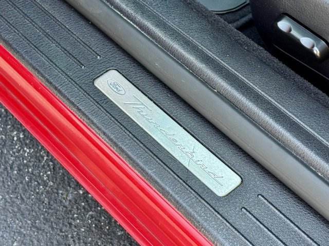 Used 2003 Ford Thunderbird image 27