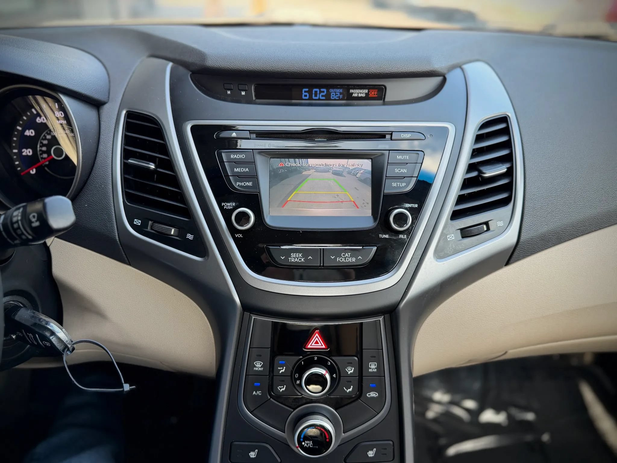 Used 2014 Hyundai Elantra SE w/ Option Group 02 FWD image 12