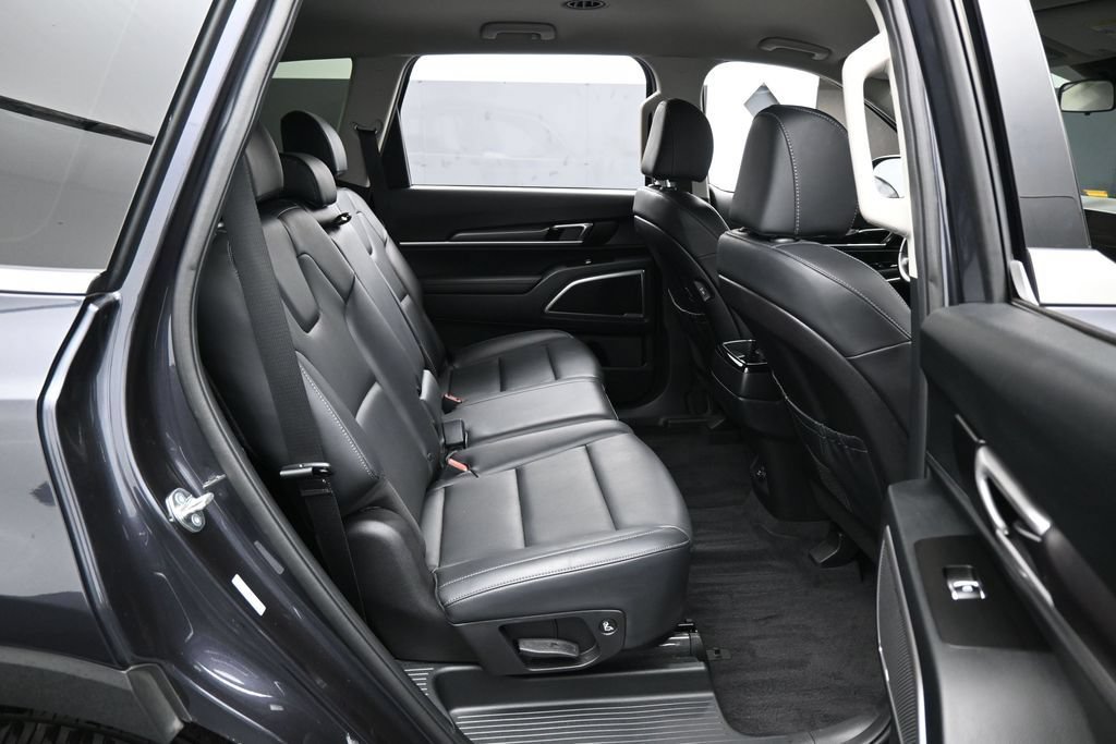 Used 2025 Kia Telluride LX FWD image 36