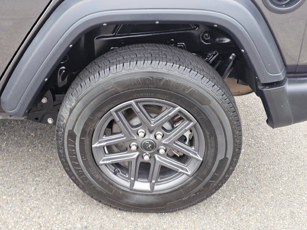 Used 2024 Jeep Wrangler Unlimited Sport AWD/4WD image 9