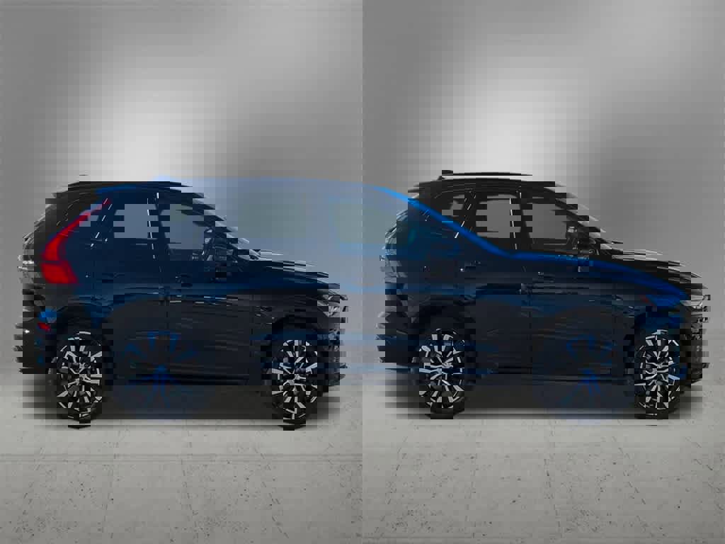 Used 2024 Volvo XC60 B5 Plus w/ Protection Package Premier image 7