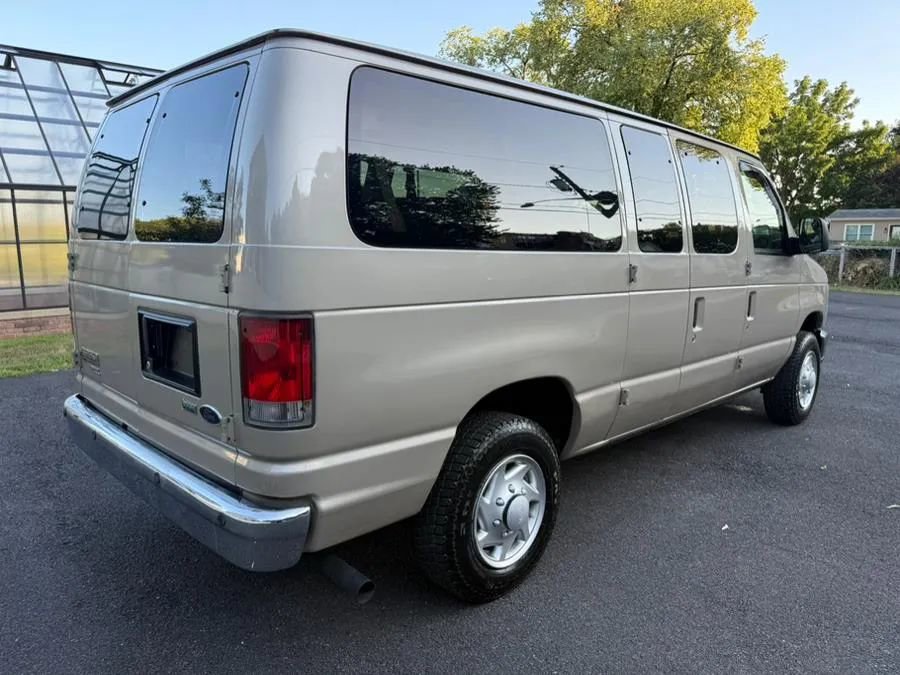 Used 2013 Ford E-350 and Econoline 350 XLT image 8