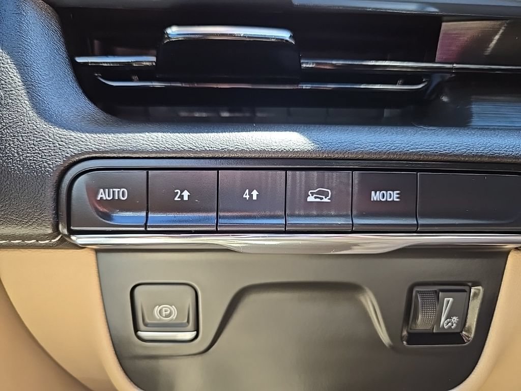 Used 2024 Cadillac Escalade Premium Luxury AWD/4WD image 21