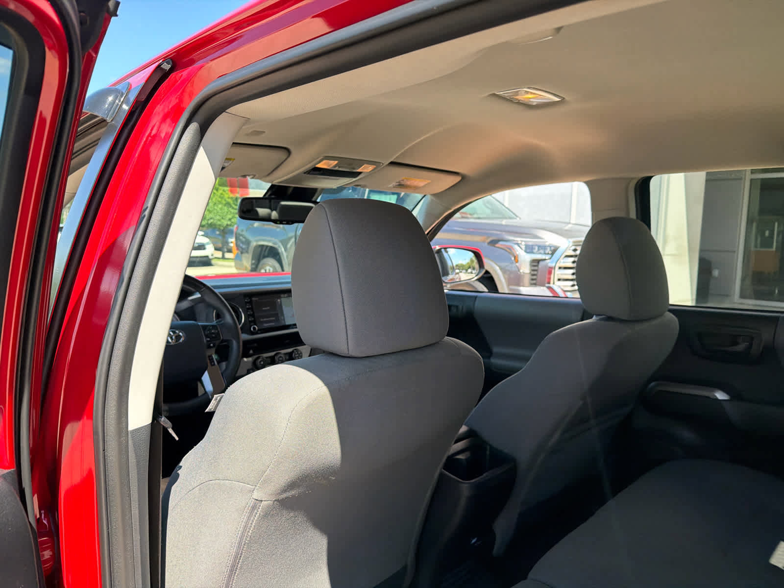 Used 2020 Toyota Tacoma SR5 RWD image 12