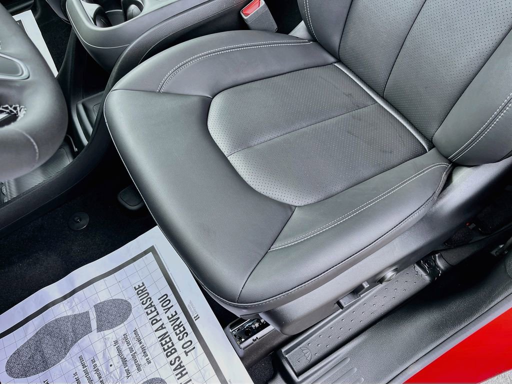 New 2027 Chrysler Pacifica Select FWD image 17