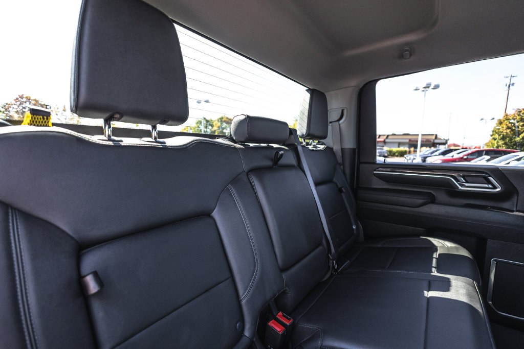 Used 2025 Chevrolet Silverado 3500 LTZ w/ LTZ Convenience Package AWD/4WD image 30