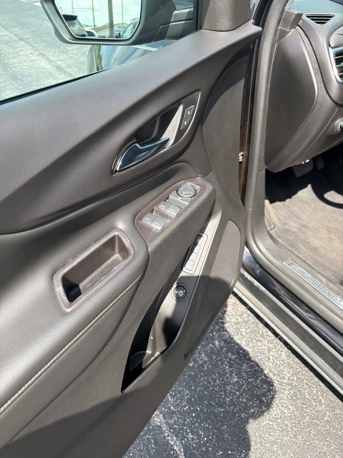 Used 2020 Chevrolet Equinox Premier FWD image 16