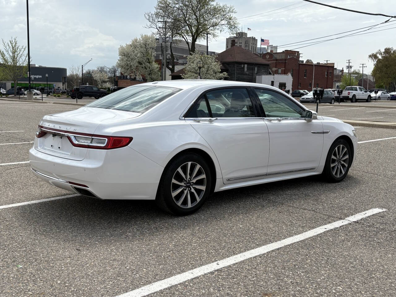 Used 2017 Lincoln Continental Premiere FWD image 9
