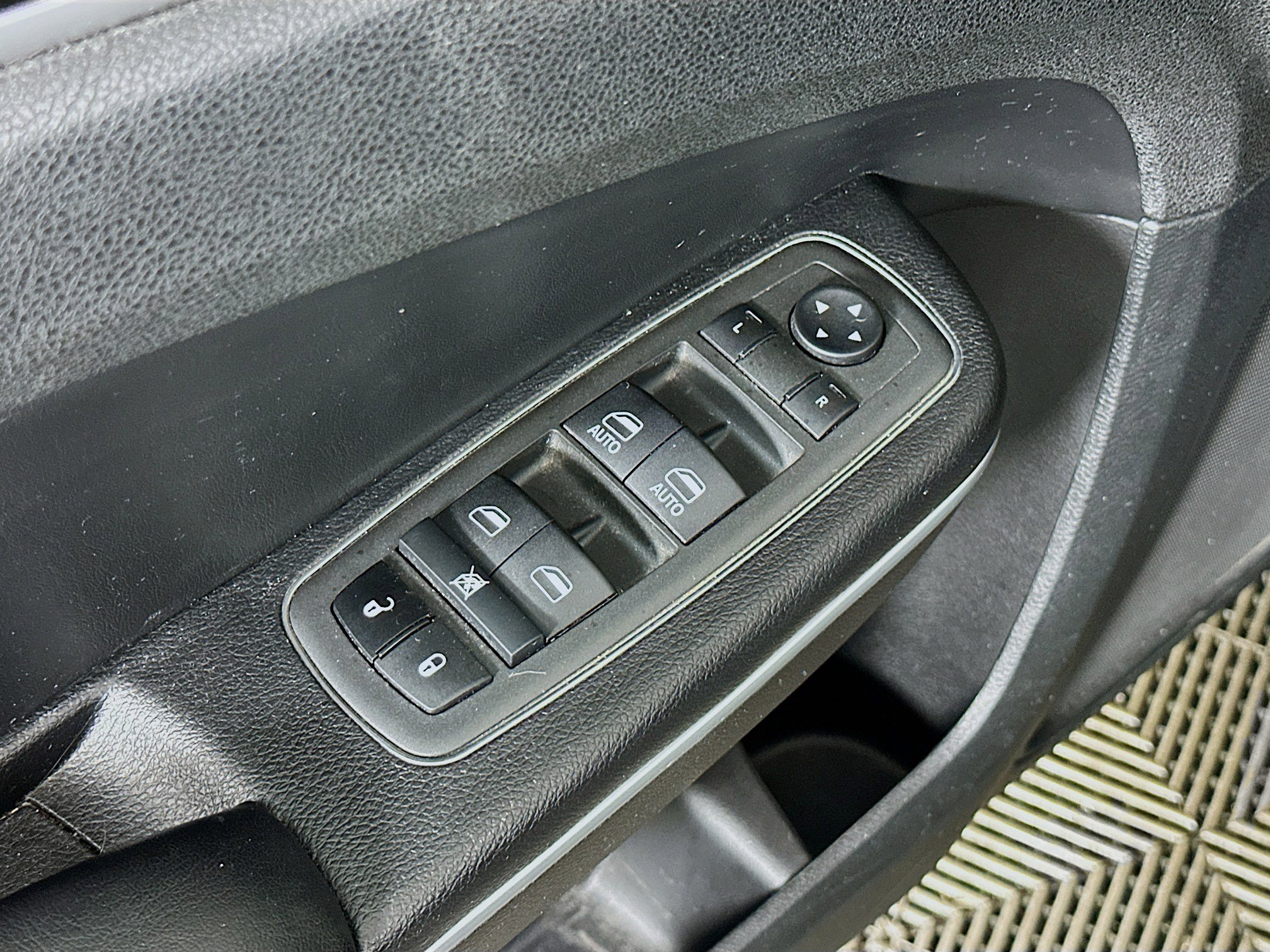 Used 2022 Chrysler 300 S RWD image 15