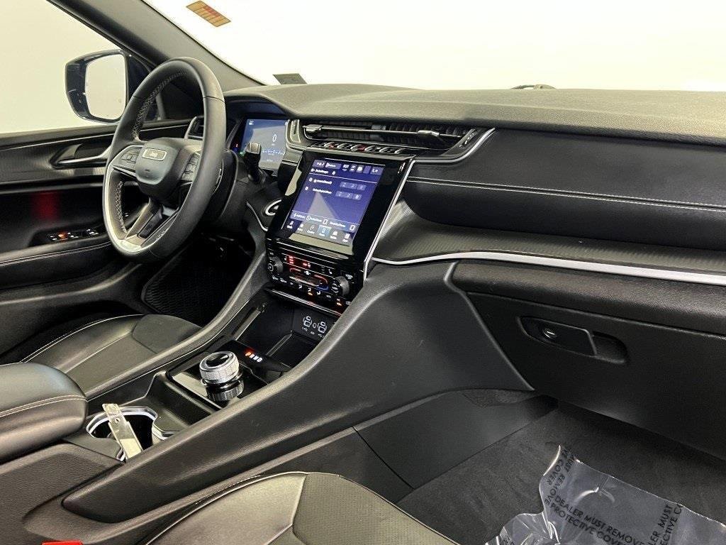 Used 2024 Jeep Grand Cherokee Altitude image 15