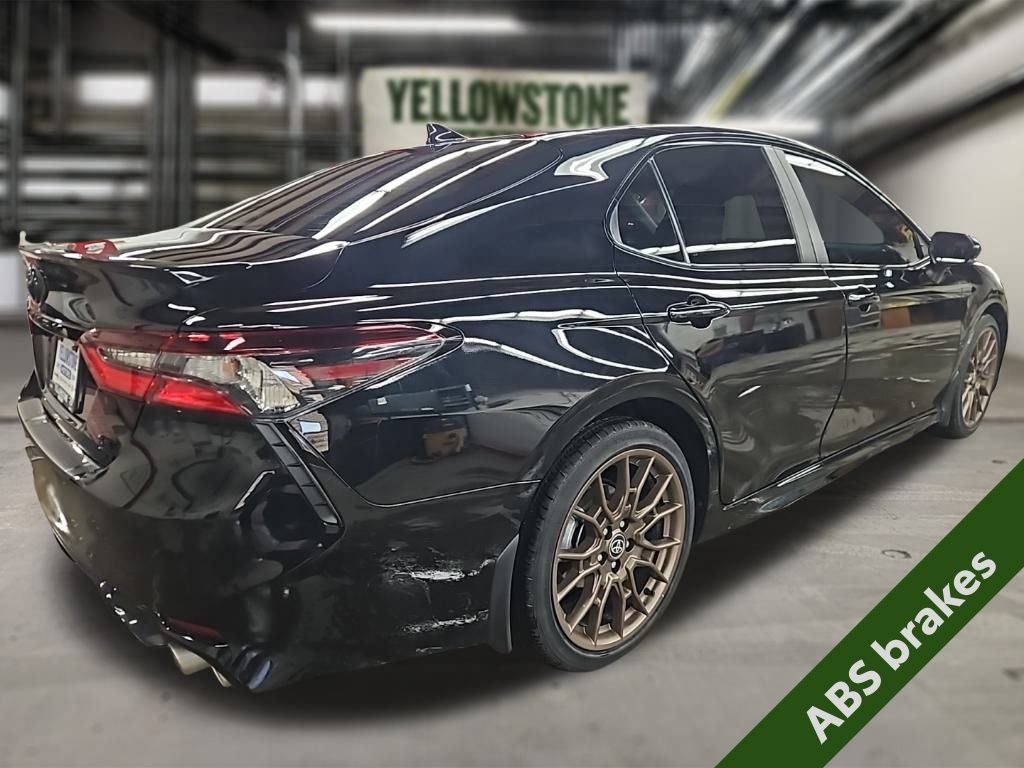 Used 2023 Toyota Camry SE image 4