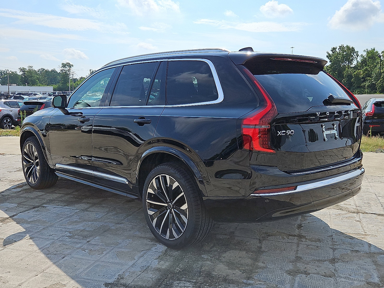 New 2026 Volvo XC90 B6 Plus w/ Protection Package Premier image 4