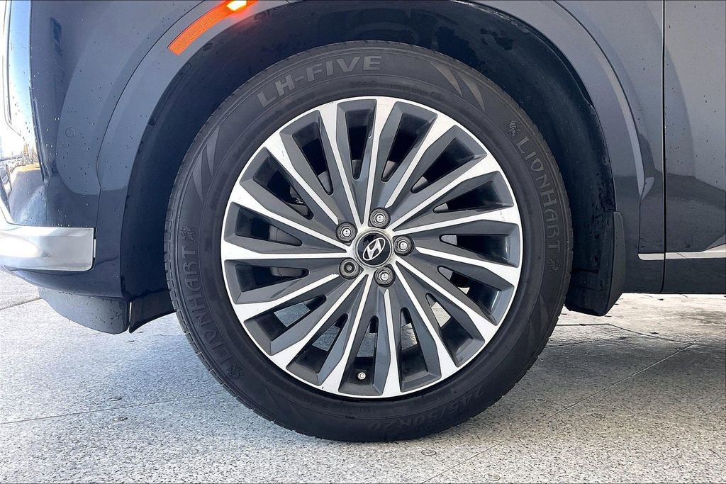 Used 2023 Hyundai Palisade Calligraphy image 11