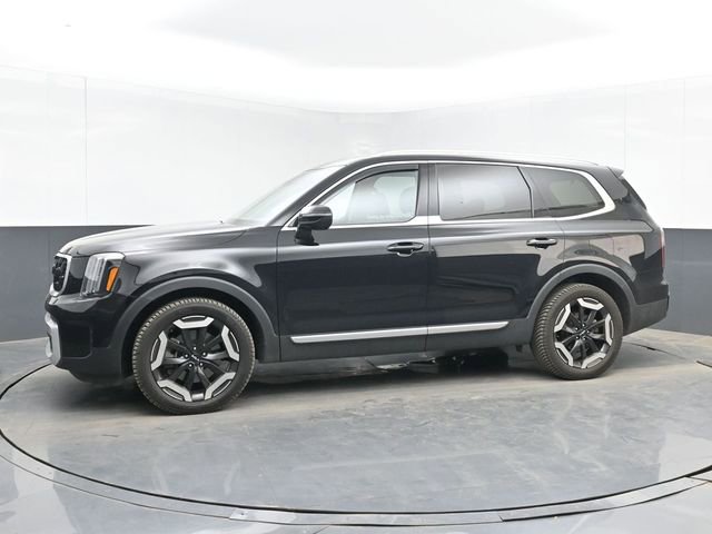 Used 2024 Kia Telluride EX w/ EX Captain's Chair Package AWD/4WD image 6