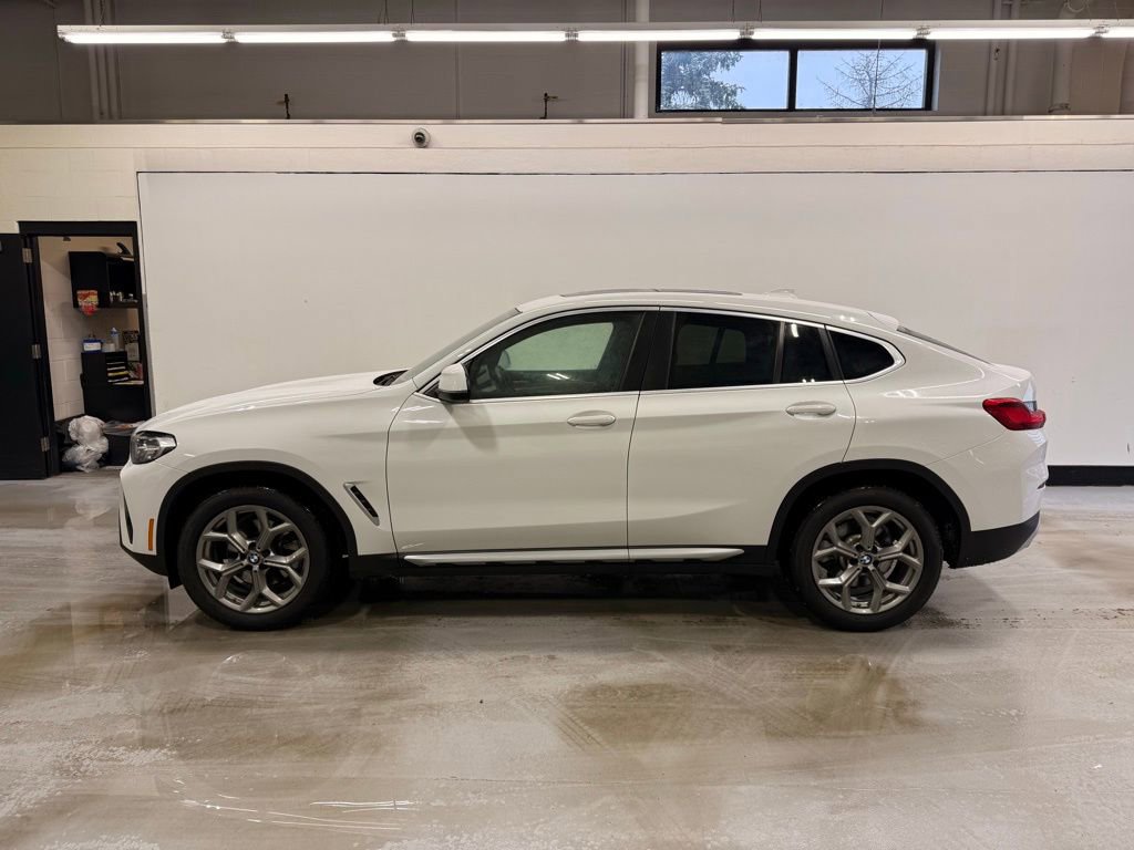 Used 2023 BMW X4 xDrive30i w/ Convenience Package image 2