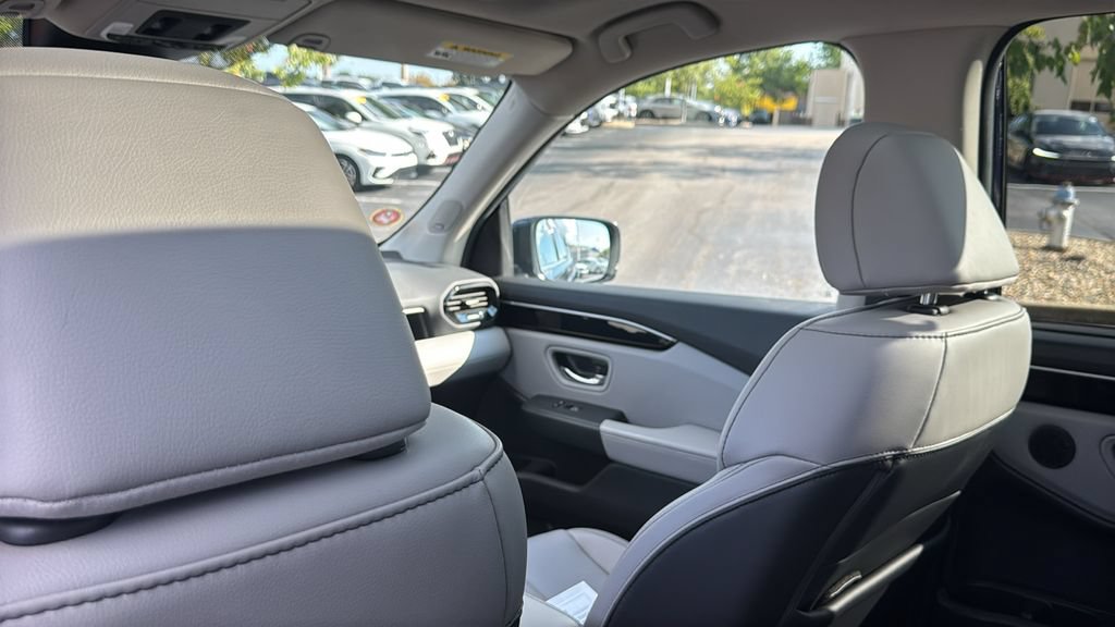Certified 2025 Honda Pilot Touring image 31