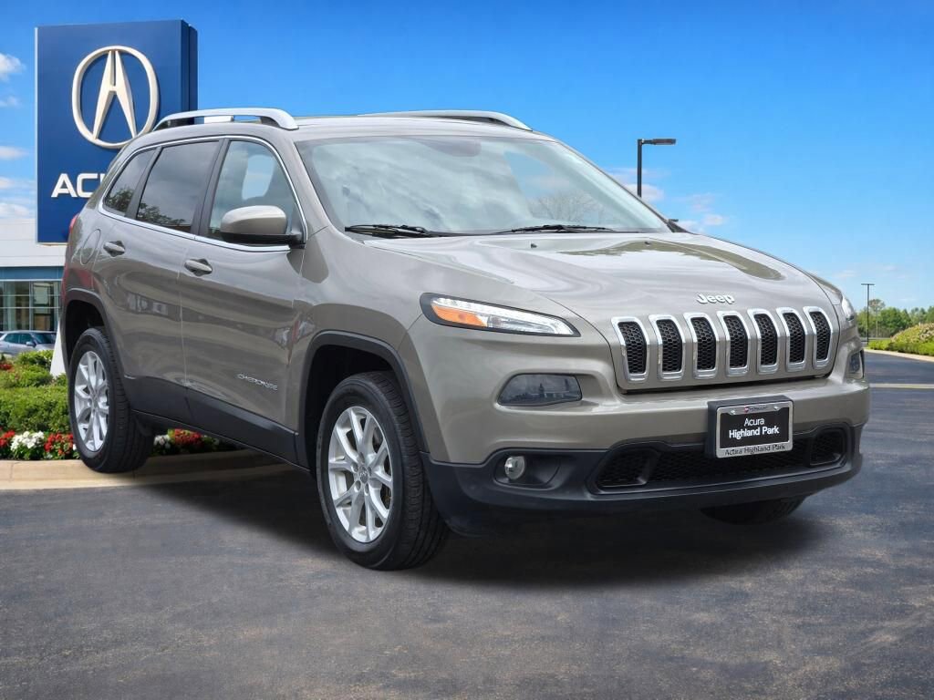 Used 2018 Jeep Cherokee Latitude w/ Cold Weather Group AWD/4WD image 4