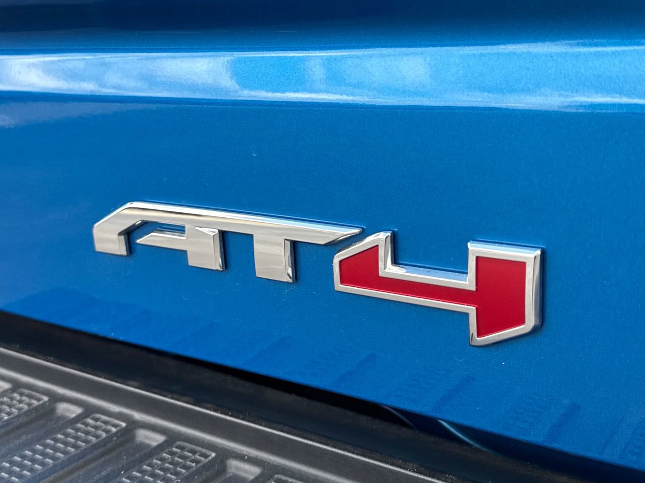 Used 2024 GMC Sierra 1500 AT4 w/ Technology Package image 10