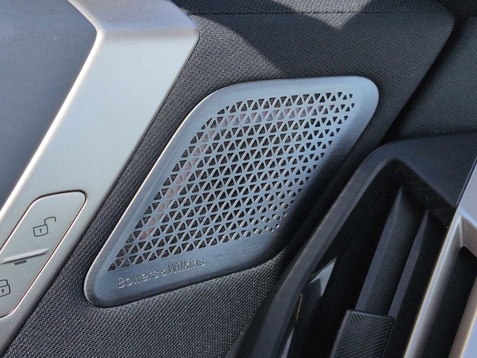 Certified 2022 BMW iX xDrive50 w/ Premium Package image 32