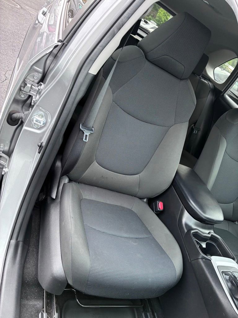 Used 2021 Toyota RAV4 LE AWD/4WD image 21