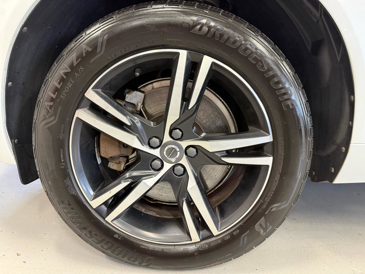 Used 2019 Volvo XC60 T8 R-Design w/ Advanced Package AWD/4WD image 18