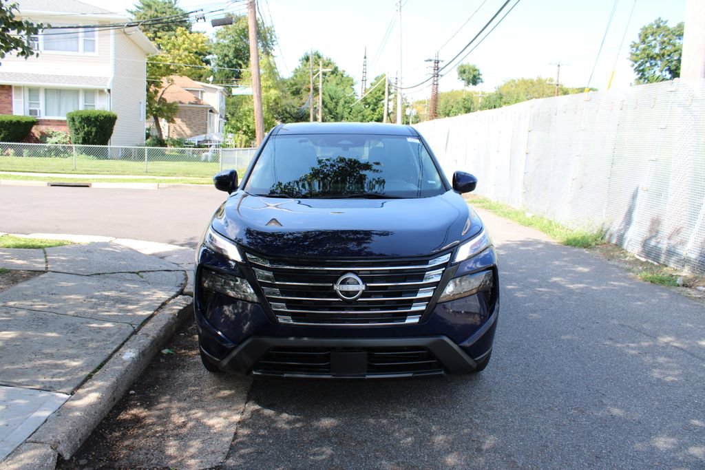 Used 2024 Nissan Rogue SV FWD image 3