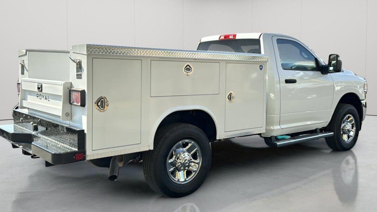 New 2024 RAM 3500 Tradesman w/ Chrome Appearance Group AWD/4WD image 3