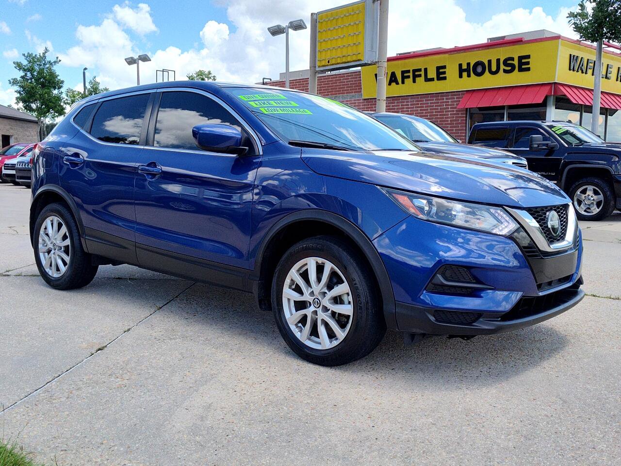 Used 2022 Nissan Rogue Sport S image 9