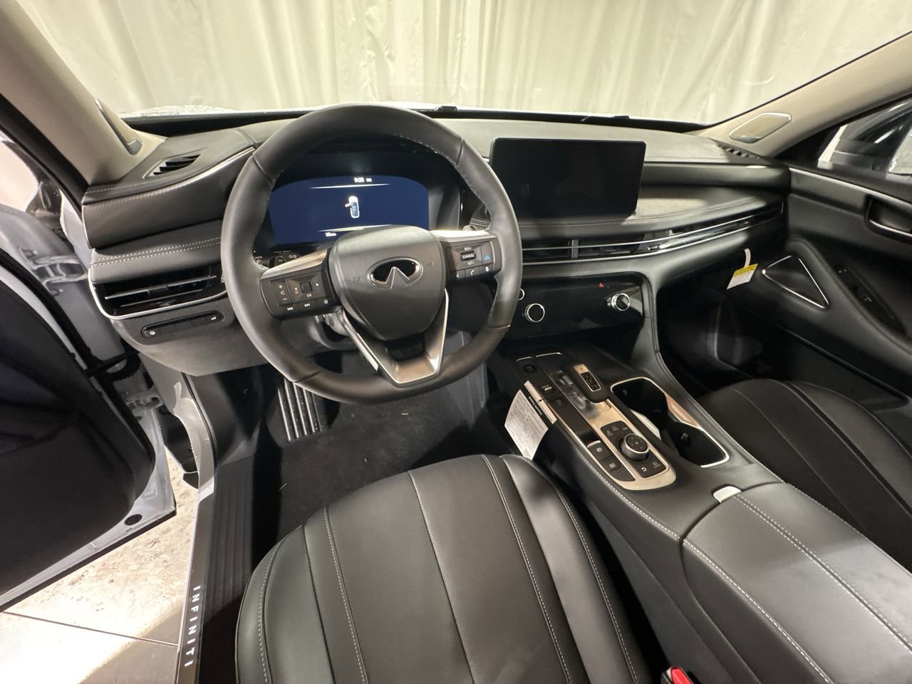 New 2026 INFINITI QX60 Luxe w/ Cargo Package AWD/4WD image 16
