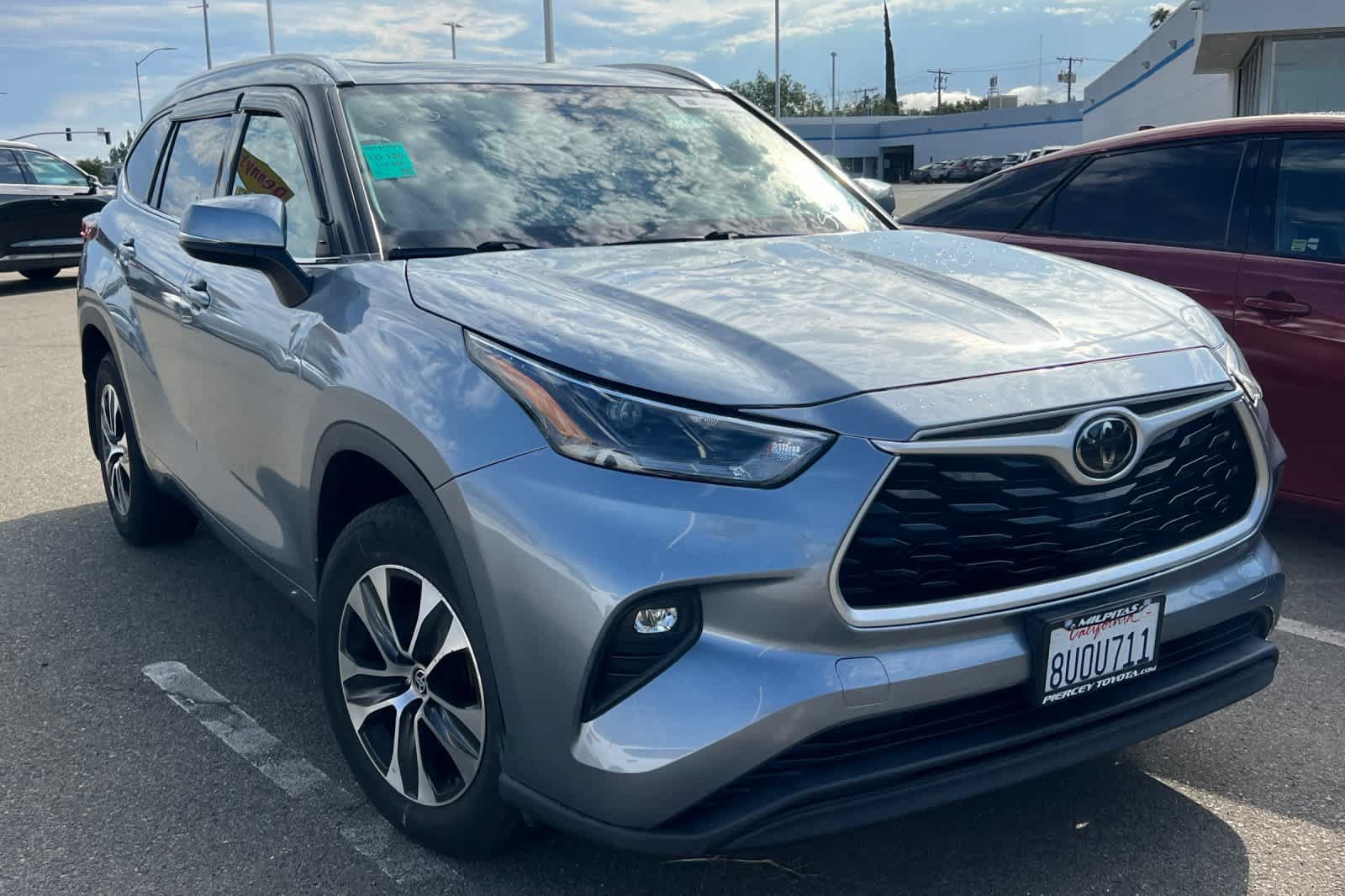 Used 2021 Toyota Highlander XLE AWD/4WD image 3