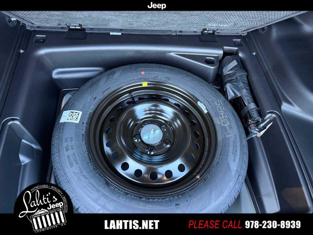 New 2025 Jeep Grand Cherokee Altitude image 20