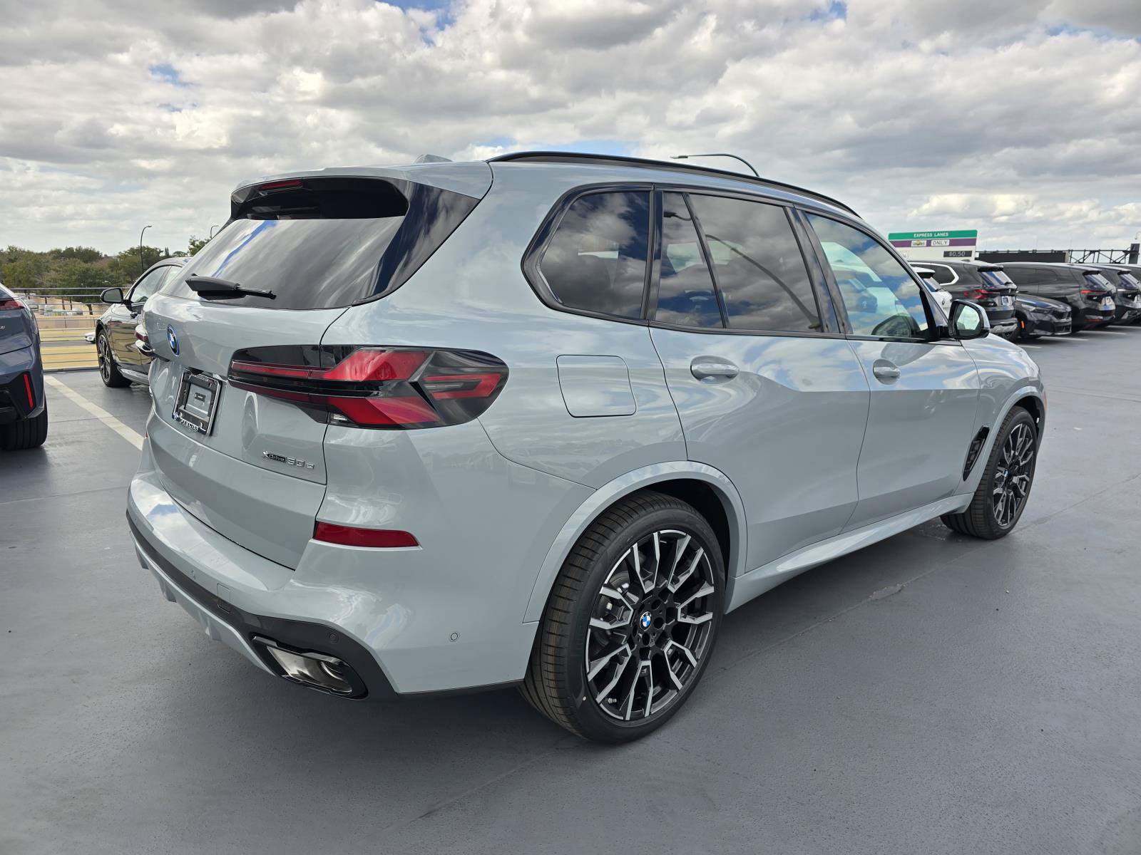 New 2026 BMW X5 xDrive50e w/ M Sport Package AWD/4WD image 25