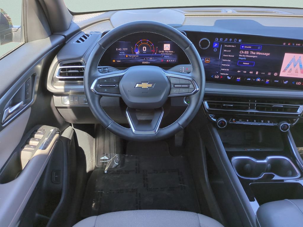 Used 2025 Chevrolet Traverse LT image 24