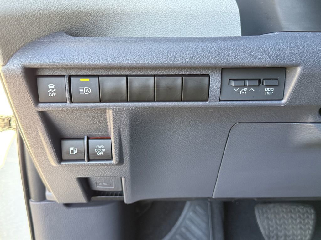 Used 2023 Toyota Sienna XLE w/ XLE Plus Package image 22