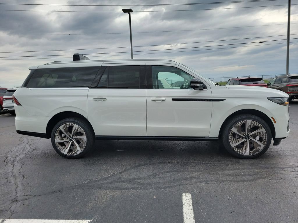 New 2026 Lincoln Navigator L Black Label AWD/4WD image 3
