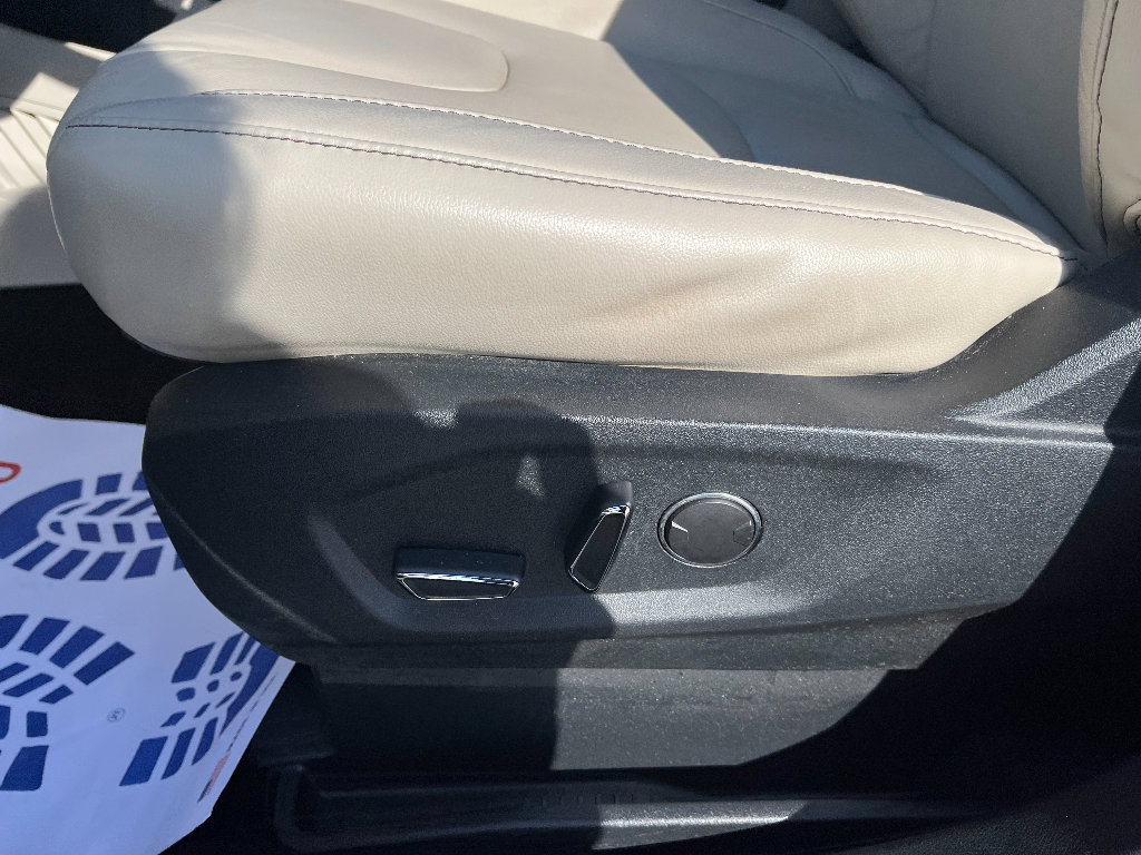 Used 2019 Ford Edge Titanium image 35