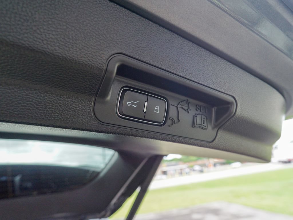 Used 2022 Ford Explorer XLT w/ Equipment Group 202A AWD/4WD image 13