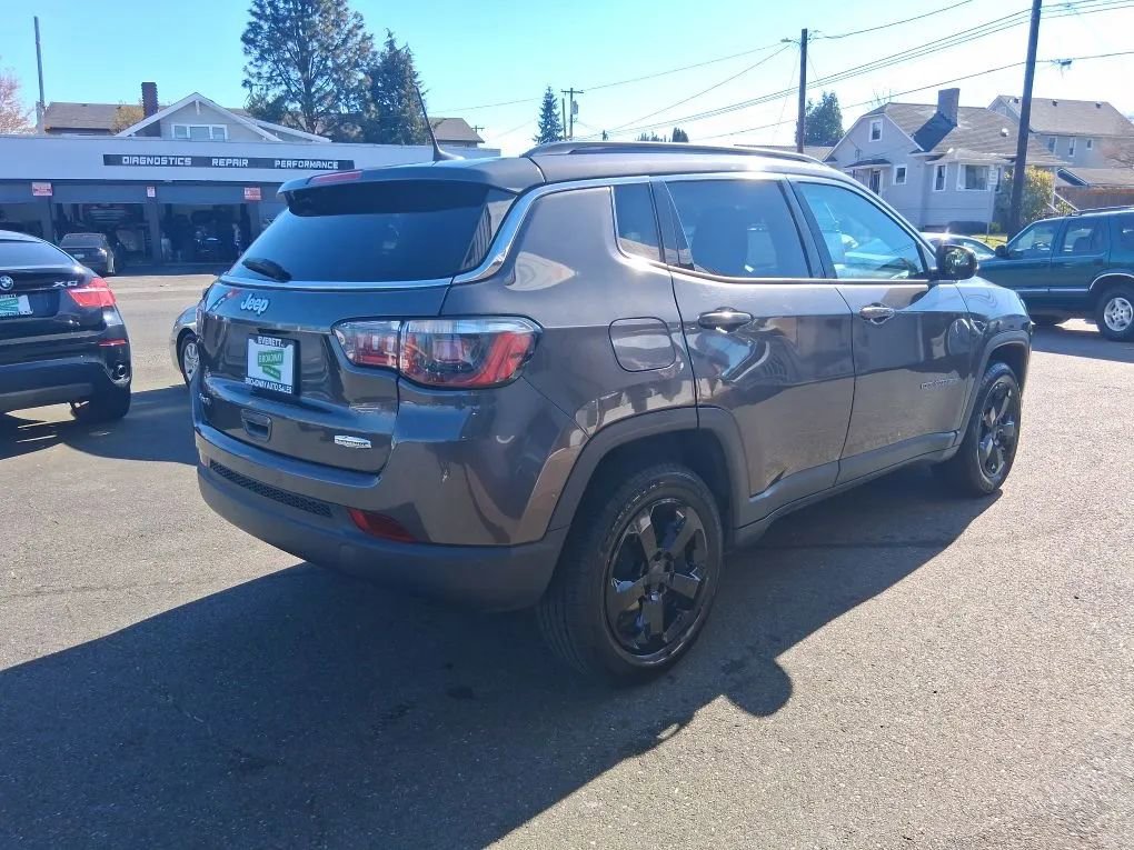 Used 2018 Jeep Compass Latitude w/ Popular Equipment Group AWD/4WD image 5