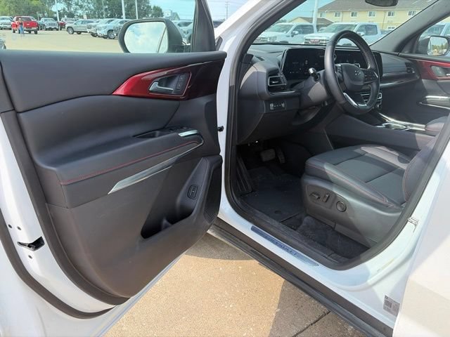 Used 2025 Chevrolet Traverse Z71 AWD/4WD image 9